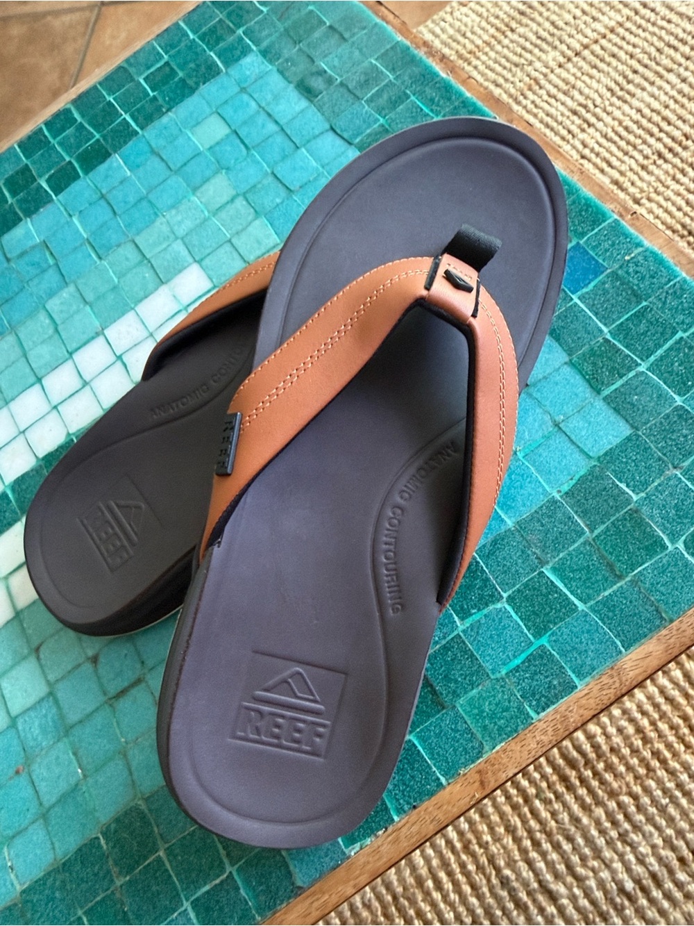 Reef Men’s Brown Leather & Black Footbed Thong Sandals